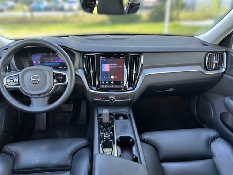 Volvo S60 2,0 B5 Ultimate Dark AWD AT - fotka 9 z 11