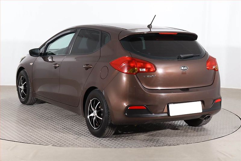 Kia Ceed (2012) 1.4 CVVT, Serv.kniha - fotka 4 z 19