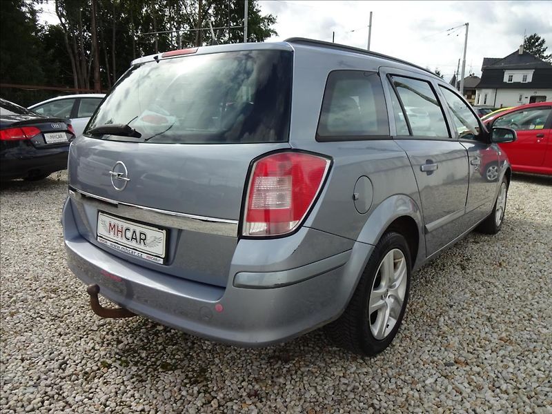 Opel Astra 1,6i 85kW - fotka 7 z 41