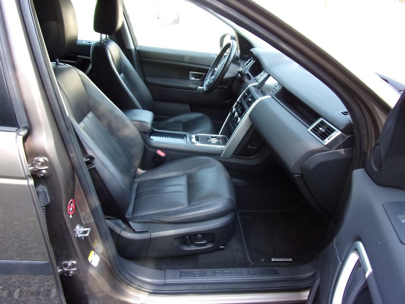 Land Rover Discovery Sport (2015) 2.2D 4X4 110kW AUTOMAT KŮŽE KM - fotka 23 z 24