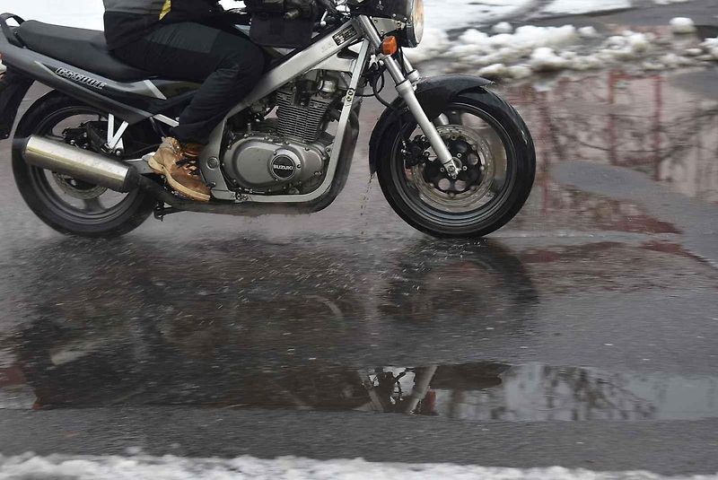Tradiční Vánoční vyjížďka motorkářů zasněženým Krnovem na Štědrý den 24. 12. 2023