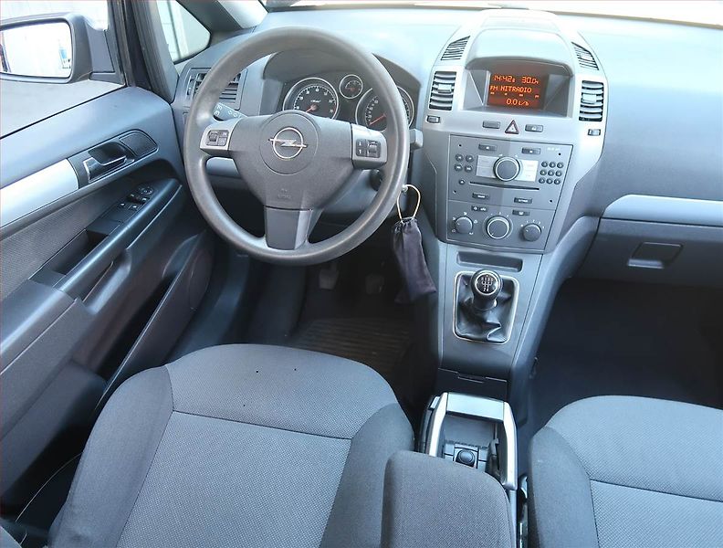 Opel Zafira (2006) 1.8, 7 míst, po STK - fotka 7 z 13