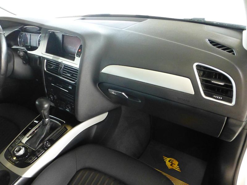 Audi A4 (2011) 2,0TDI*ALU**PARK.S***NAVIGACE - fotka 20 z 27