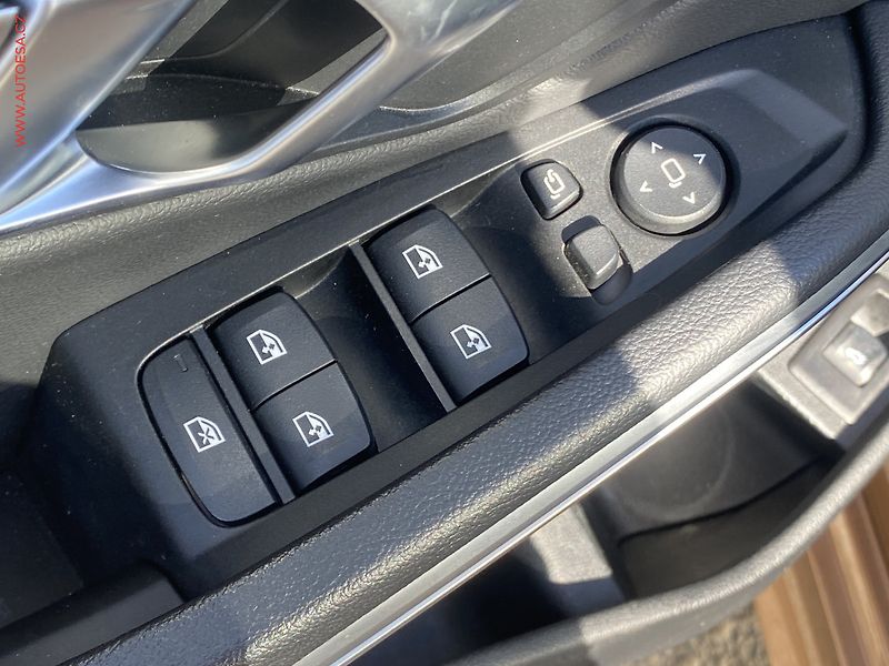 BMW Řada 3 (2019) 2.0 D 320d, Sport Line - fotka 12 z 19