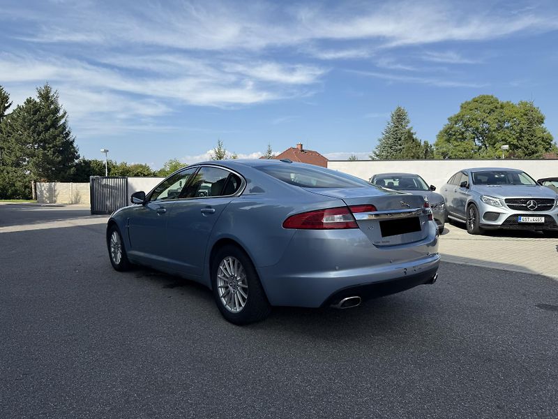 Jaguar XF 2.7D 152 kW - fotka 4 z 22