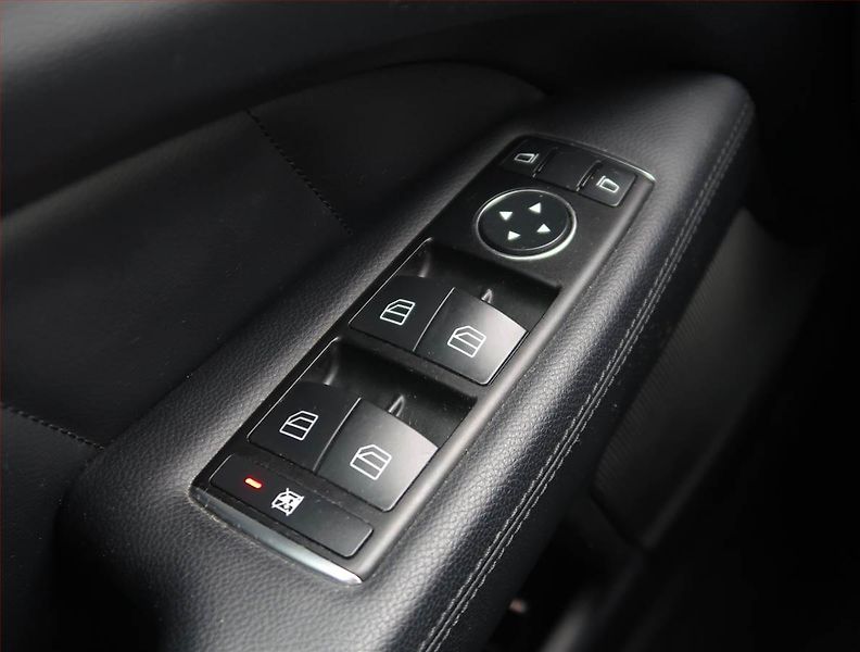 Mercedes-Benz CLS (2013) 350 CDI, Automat, Kůže, Navi - fotka 16 z 20