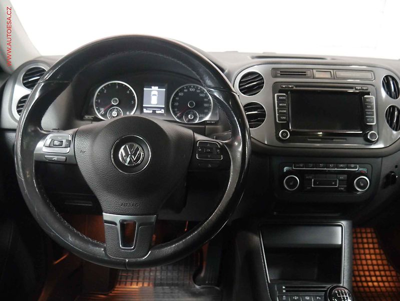 Volkswagen Tiguan (2013) 2.0TDi 4x4, Xenon, park.čidla - fotka 13 z 23