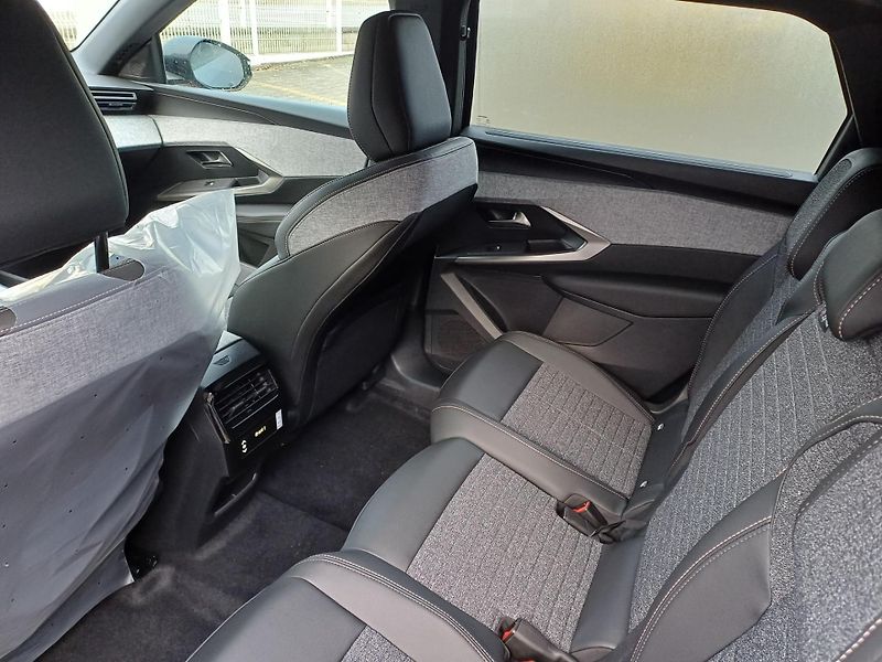 Peugeot 5008 (2026) BUSINESS Hybrid 145 e-DCS6 - fotka 18 z 29