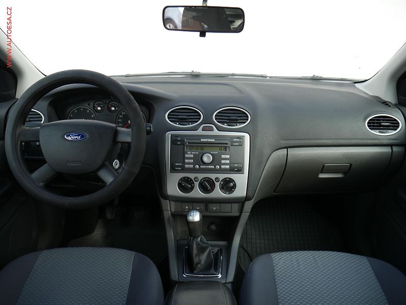 Ford Focus (2005) 1.6i, AC - fotka 8 z 15