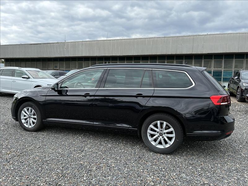 Volkswagen Passat 2,0 PANORAMA,WEBASTO,TAŽNÉ - fotka 3 z 28
