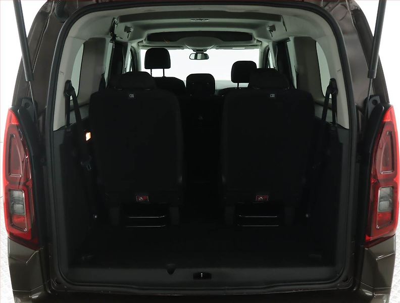Opel Combo (2020) Maxi Edition 1.2 Turbo, 7Míst - fotka 13 z 17