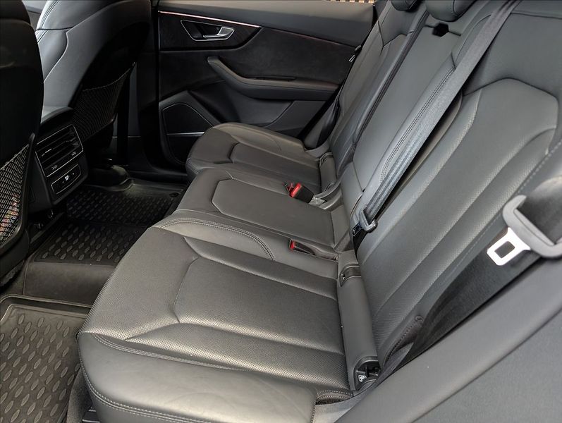 Audi Q8 E55 TFSI Quattro S-line - fotka 30 z 38