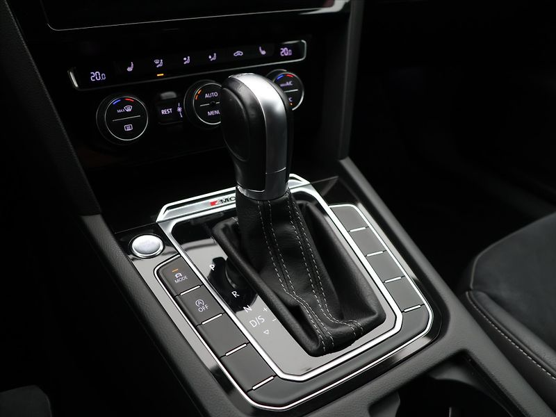 Volkswagen Arteon 2,0 TSI 206kW DSG 4M R-Line - fotka 26 z 37