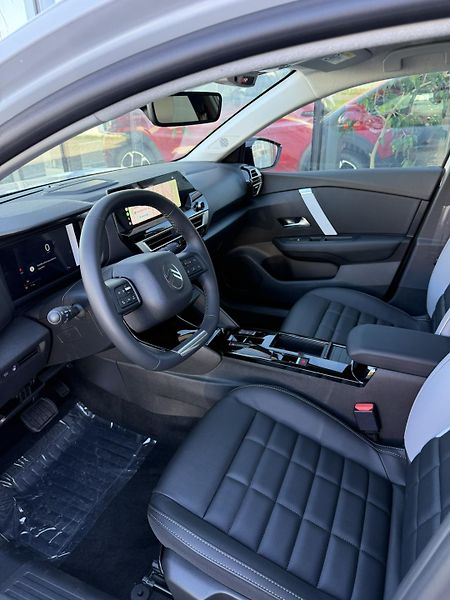 Citroën C4 MAX Petrol 130k Automatic  - fotka 6 z 15
