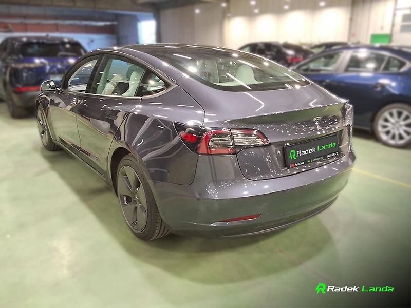 Tesla Model 3 (2021) LR AWD 75 kWh | Bílý interiér - fotka 2 z 6