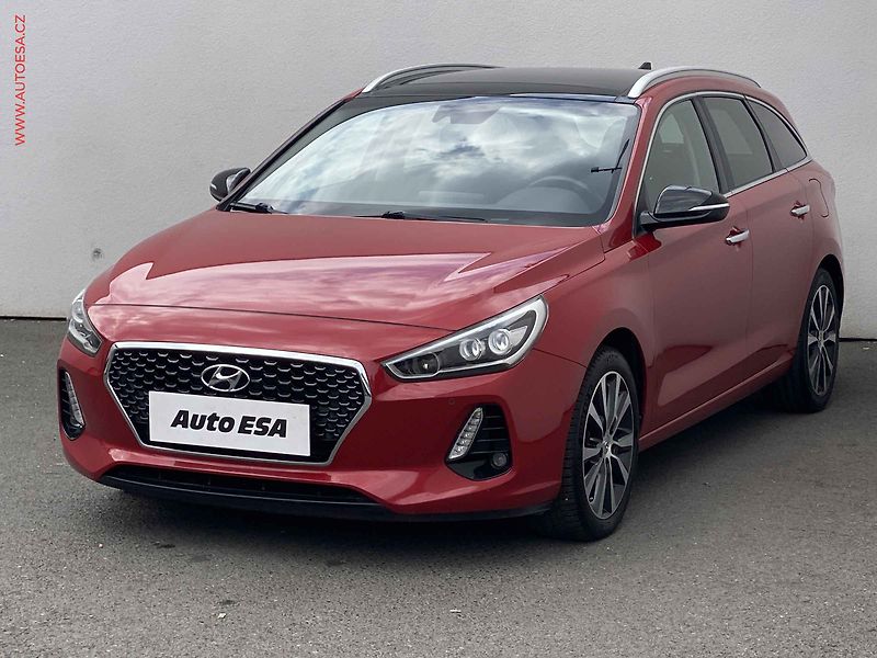 Hyundai i30 (2017) 1.6 CRDi, AT, LED, panor - fotka 3 z 18
