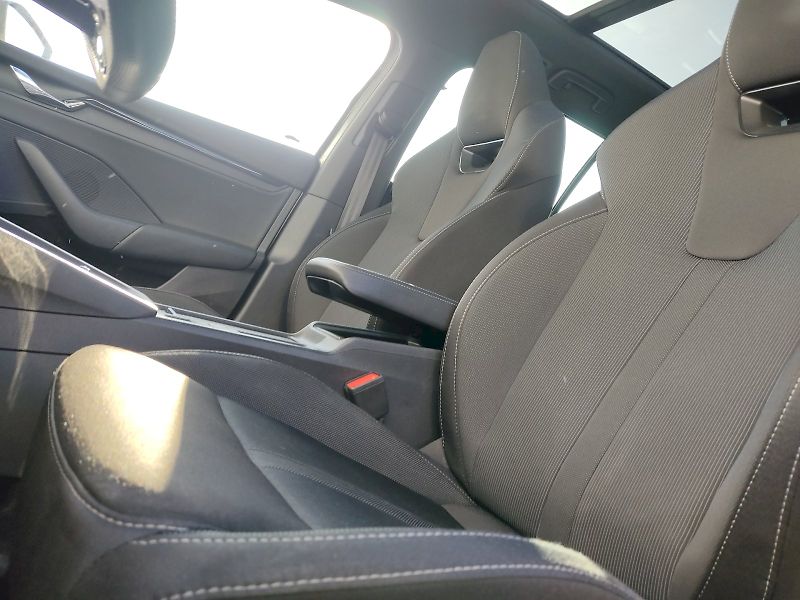 Škoda Octavia (2022) Combi SportLine 2,0 tdi 110 Kw - fotka 24 z 37