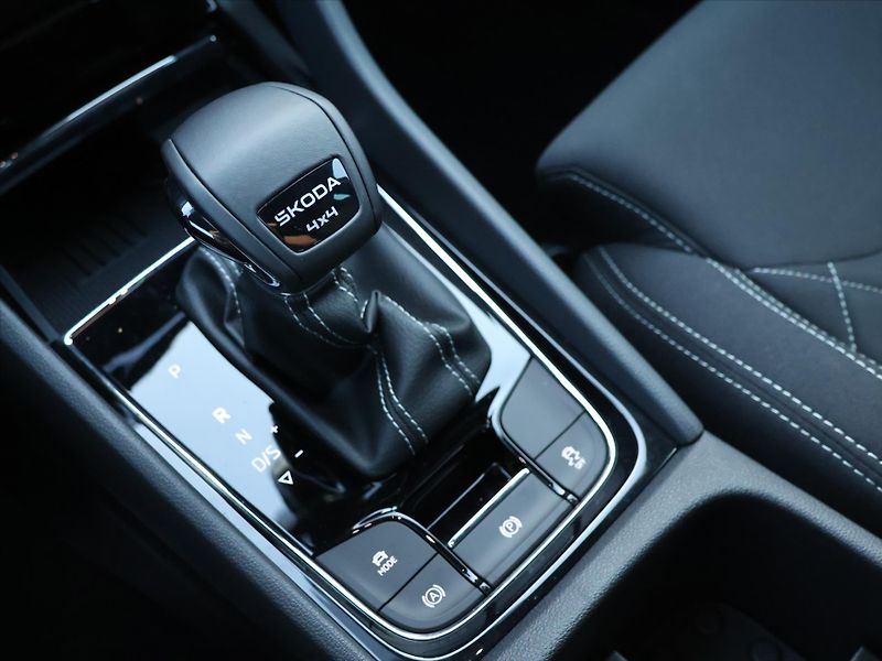 Škoda Karoq 2,0 TDI 4x4 DSG Sportline DPH - fotka 32 z 42