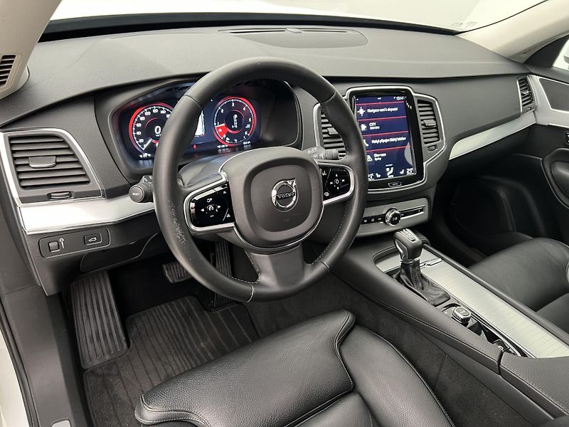 Volvo XC90 D5 AWD MOMENTUM CZ - fotka 4 z 33