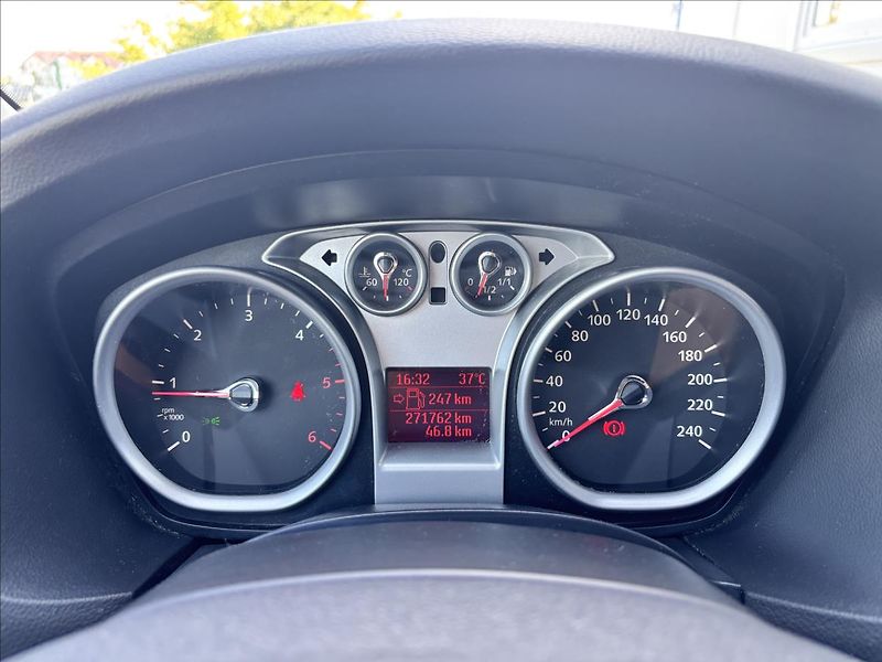 Ford Focus 1,8 TDCi 85kW Ruční ovládání - fotka 17 z 20