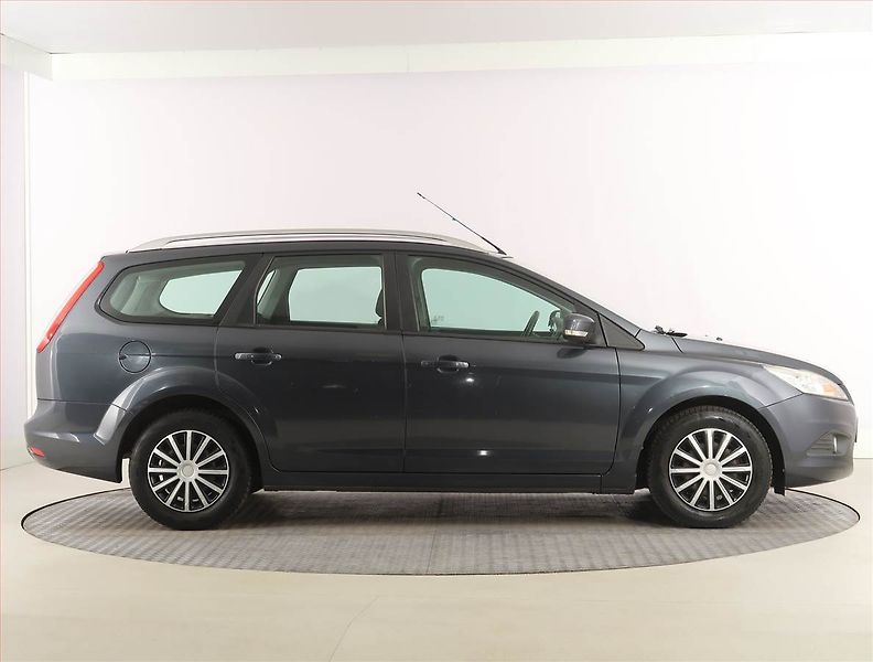 Ford Focus (2009) 1.6 16V, nová STK, servisované - fotka 6 z 14