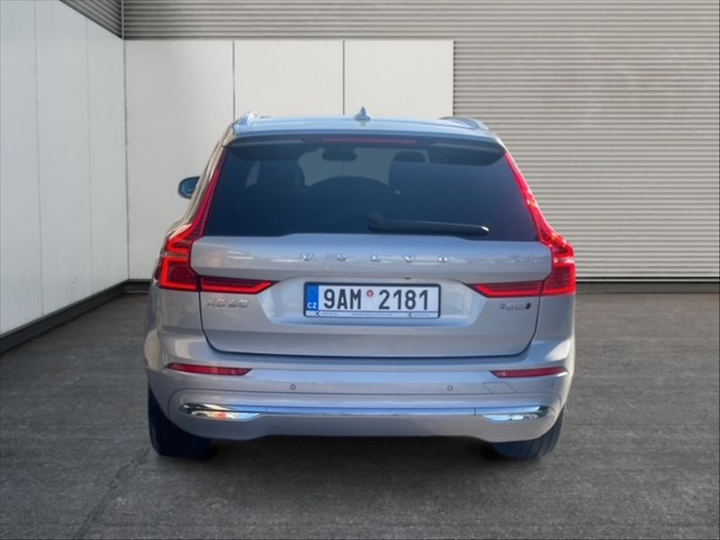 Volvo XC60 2,0 B5 D Plus Bright AWD AT - fotka 5 z 11