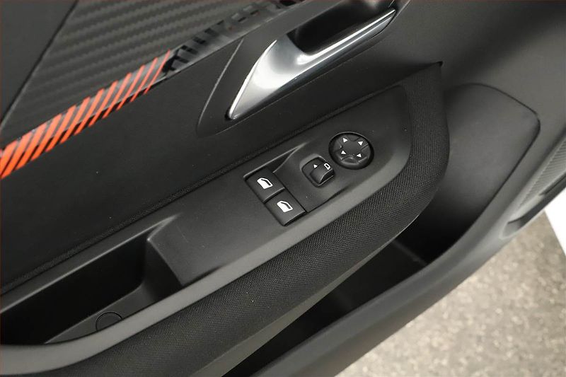 Peugeot 208 (2020) Active 50 kWh, SoH 92% - fotka 9 z 19