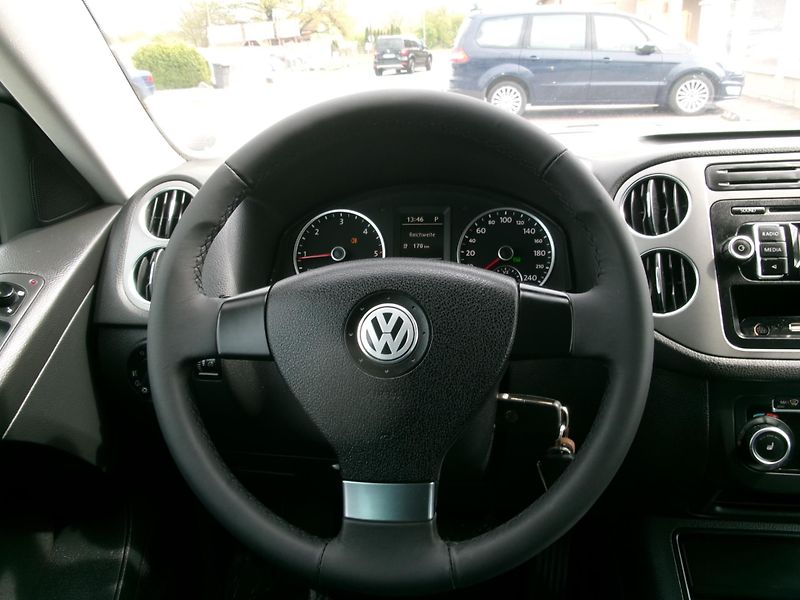 Volkswagen Tiguan (2010) 2,0TDI DSG AC 4x4 TEMP TAŽNÉ - fotka 17 z 31