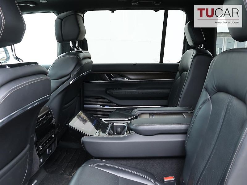 Jeep Grand Wagoneer (2022) 6.4 V8 SERIES III  - fotka 34 z 45