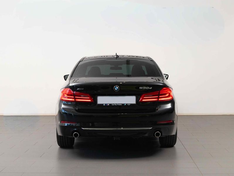 BMW Řada 5 520d xDrive - fotka 4 z 22