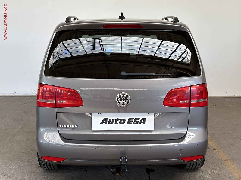 Volkswagen Touran (2011) 1.6 TDI, autoAC - fotka 5 z 15