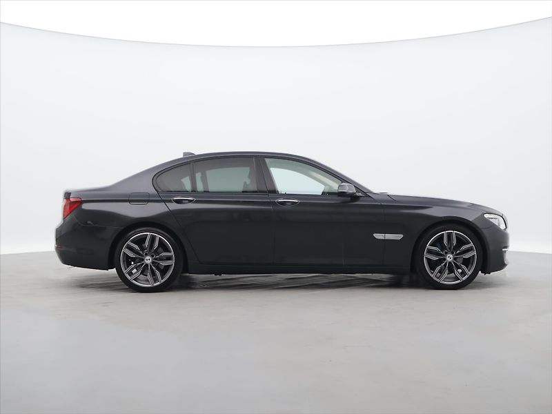 BMW Řada 7 3,0 730d 190kW xDrive - fotka 8 z 34