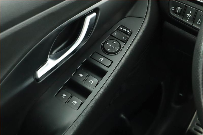 Hyundai i30 (2022) N-Line 1.5 T-GDI MHEV, ČR - fotka 13 z 15