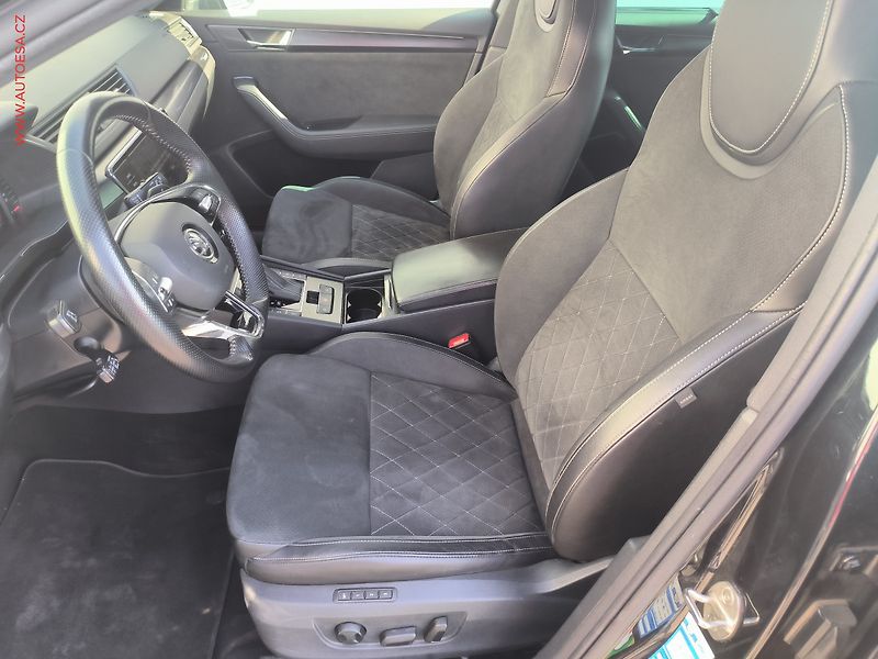 Škoda Superb (2023) 2.0 TSi, ČR, SportLine, DSG - fotka 9 z 21