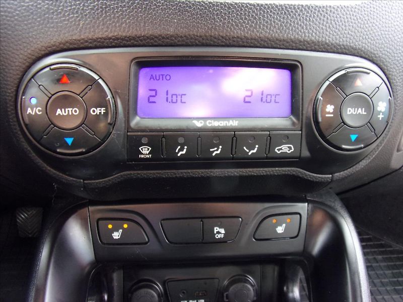 Hyundai ix35 2,0 CRDi Trikolor 4x4 100kW - fotka 20 z 26