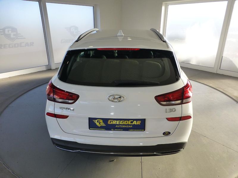Hyundai i30 (2021) 1,6CRDI*ALU*AC**PARK.S**KAMERA - fotka 7 z 23