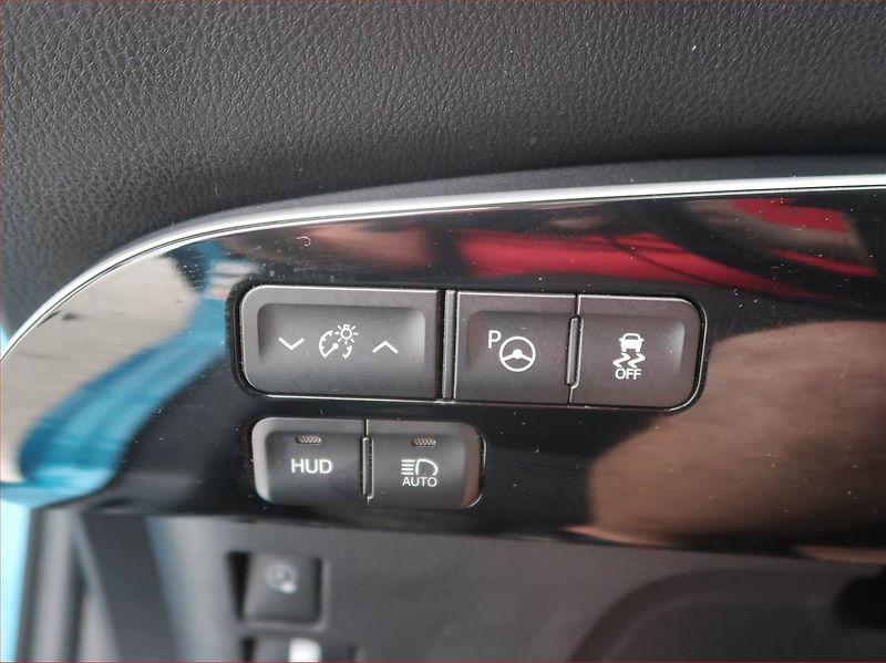Toyota Prius (2017) 1.8 PHV - fotka 17 z 19