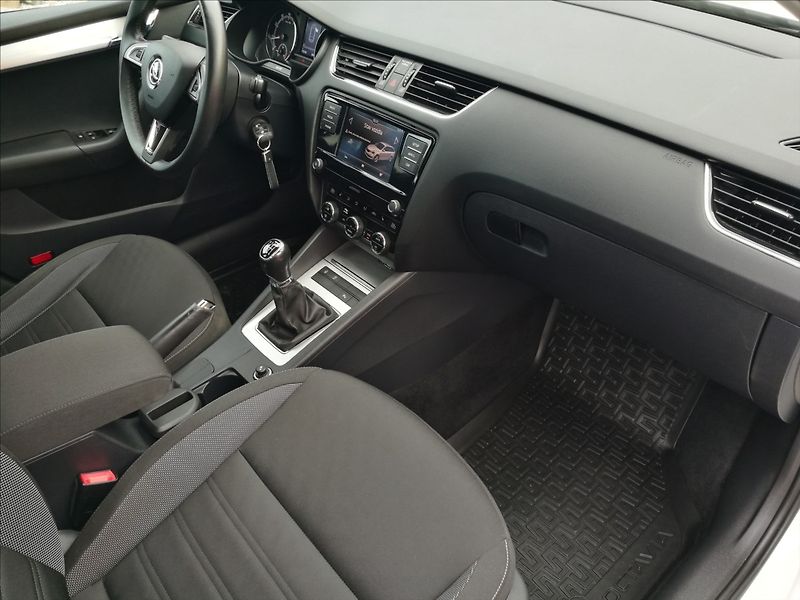 Škoda Octavia 1,5 TSi 1.majitel kombi - fotka 13 z 21