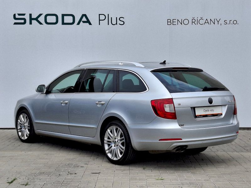 Škoda Superb (2012) Combi Elegance 2,0TDi 125kW DS - fotka 11 z 33