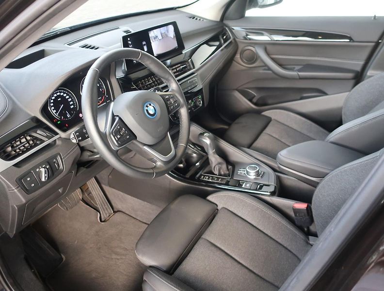 BMW X1 (2022) xDrive25e Sport Line - fotka 8 z 19