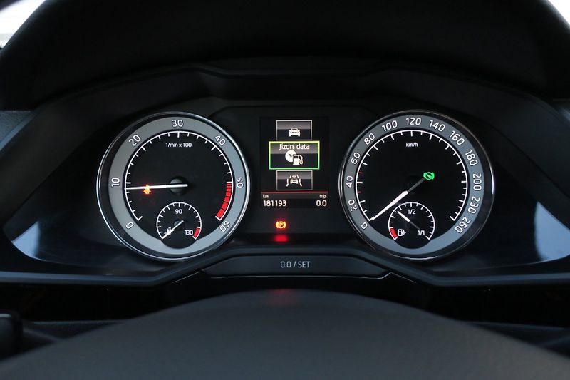 Škoda Superb (2017) 2.0 TDI 140kW 4x4 L&K DSG - fotka 19 z 50
