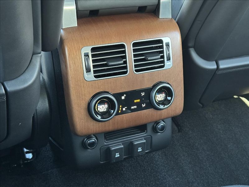 Land Rover Range Rover 4,4 SDV8 Autobiography AWD DPH - fotka 31 z 38