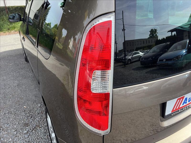 Škoda Roomster 1,2 TSi  Vyhřev,Senzory,ALU - fotka 31 z 50