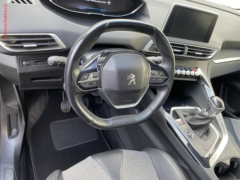 Peugeot 3008 (2018) 1.5 HDi, Allure, navi, kamera - fotka 12 z 16