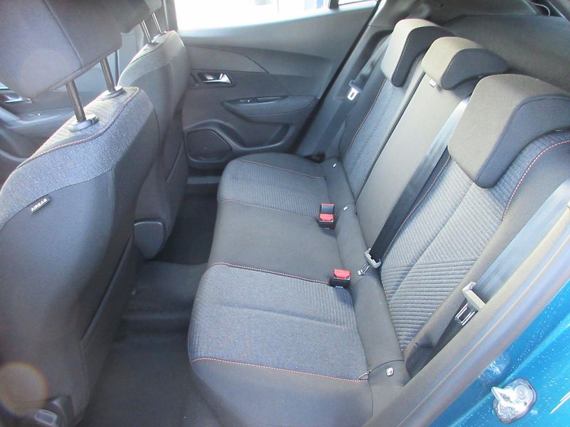 Peugeot 2008 STYLE PureTech 100 S&S MAN6 - fotka 34 z 36