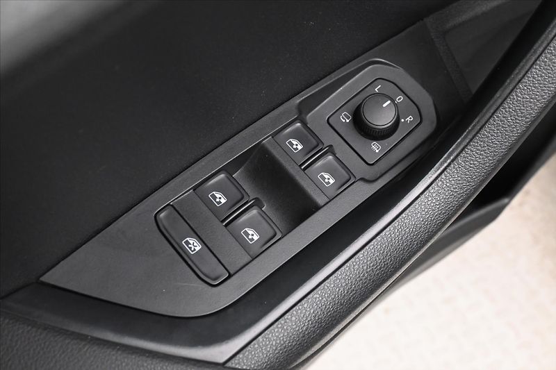Škoda Karoq 2,0 TDI 85kW DSG EL.KUFR NAVI - fotka 25 z 31