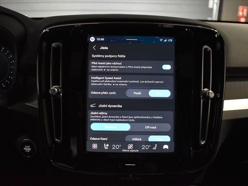 Volvo XC40 2,0 B4 Ultra Panorama,BLIS - fotka 20 z 24