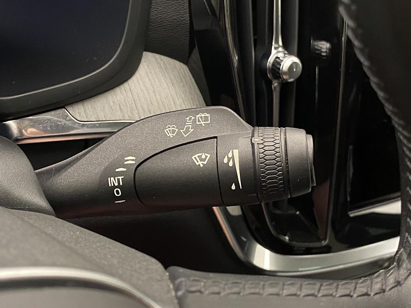 Volvo V60 CC B5 AWD MOMENTUM AUT - fotka 23 z 53
