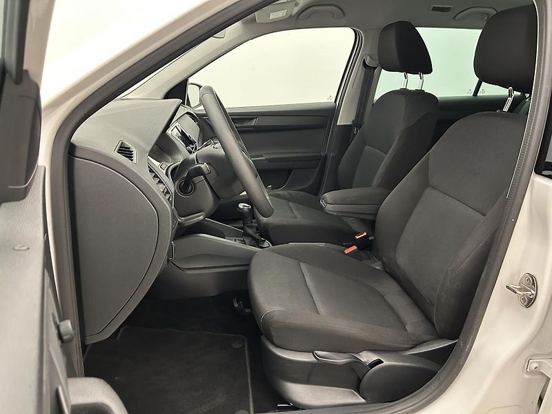 Škoda Fabia 1.0 TSI Active Plus - fotka 7 z 21