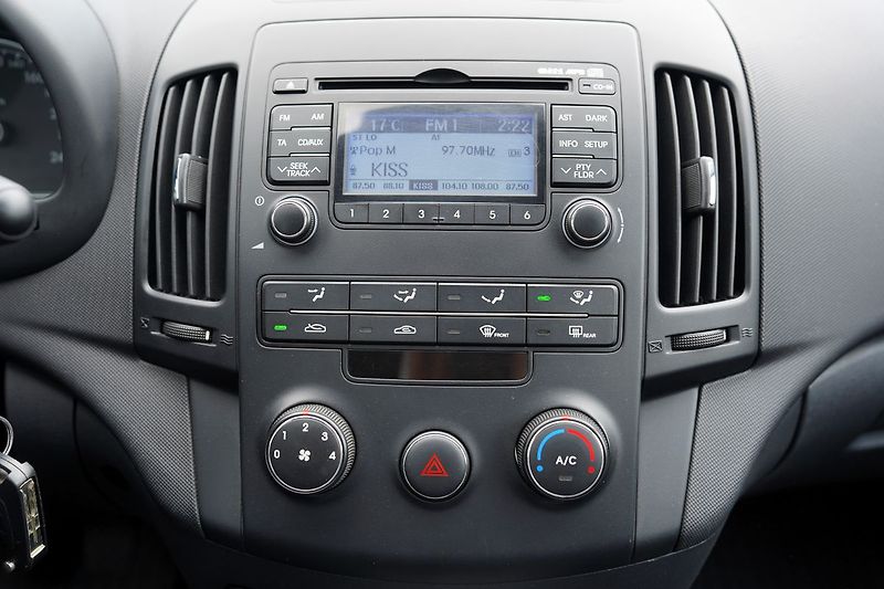 Hyundai i30 1.6 CRDI-16V/90 PS/ČR - fotka 34 z 38